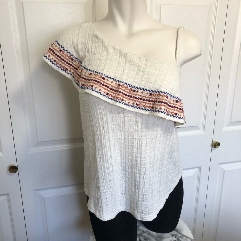 lucky brand embroidered asymmetrical top sz.L Only worn a few times.